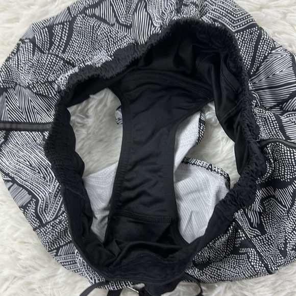 Lululemon Hotty Hot Short Dottie Tribe White Black / Black - Picture 2 of 4